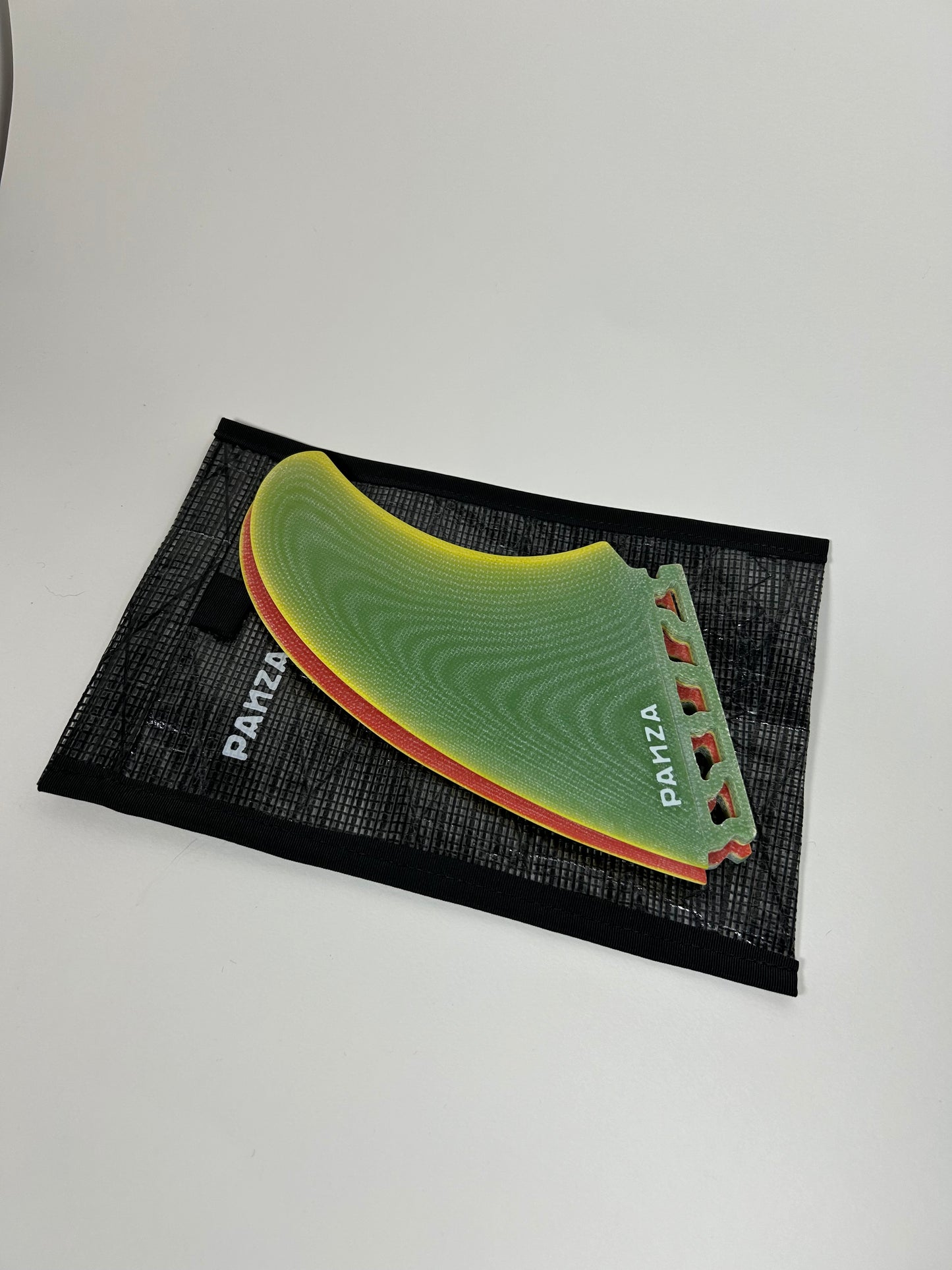 Upcycled Carbon Fin Pocket